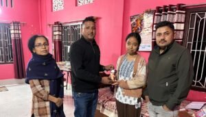 हाइस्कुल शिक्षान्त परीक्षार्थीहरूलाई टिङराइ अञ्चलिक समिति, आग्सुद्वारा घरदैलो शुभेच्छा कार्यक्रम