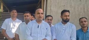 शारीरिक अपाङ्गता भएका परिवारको अवस्था बुझ्न AAGSU बाक्सा जिल्ला समितिको टोली मुसलपुरस्थित निवासमा
